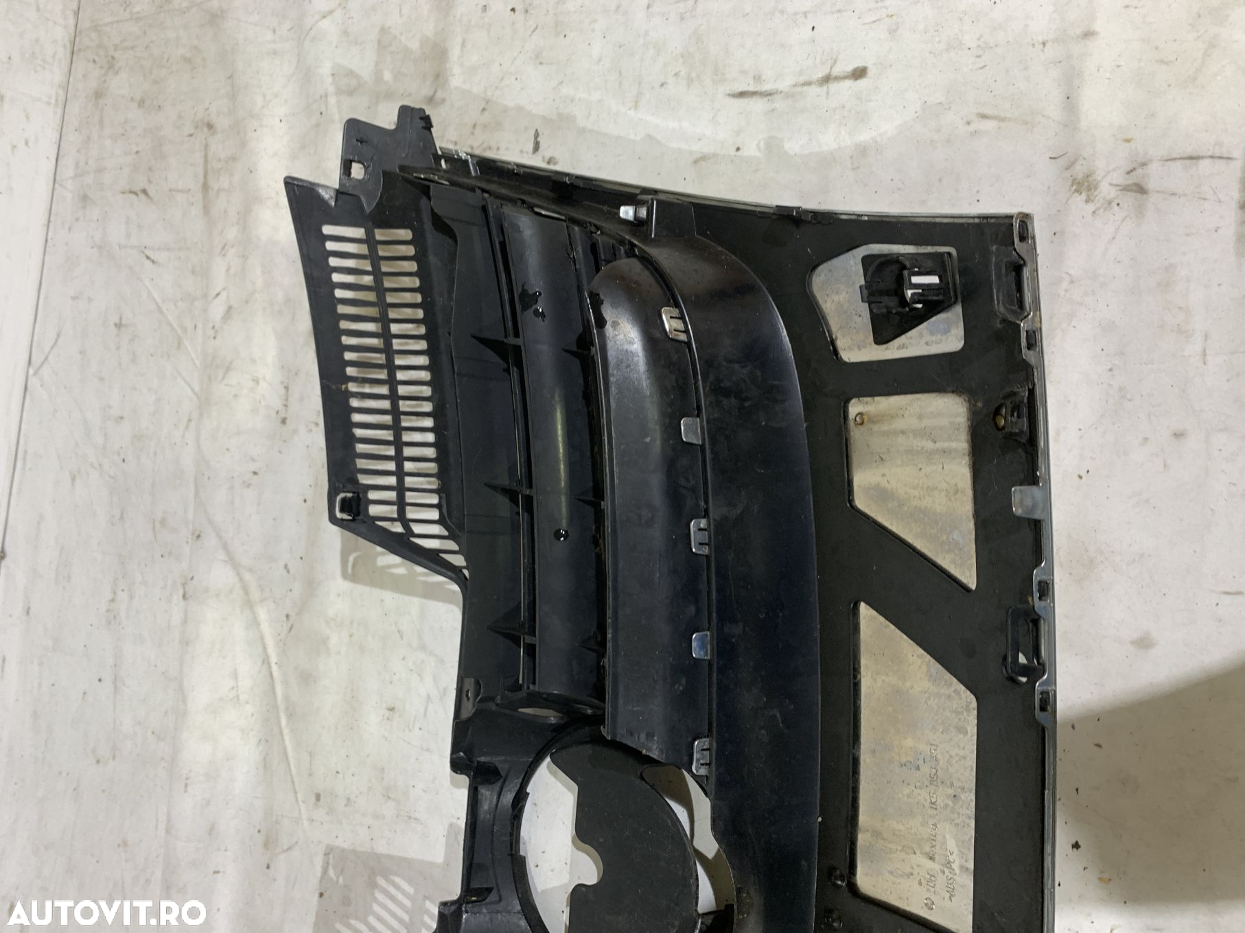 Grila radiator VW Golf 5 Kombi , Jetta  2005 , 2006 , 2007 , 2008 , 2009 , 2010 - 5