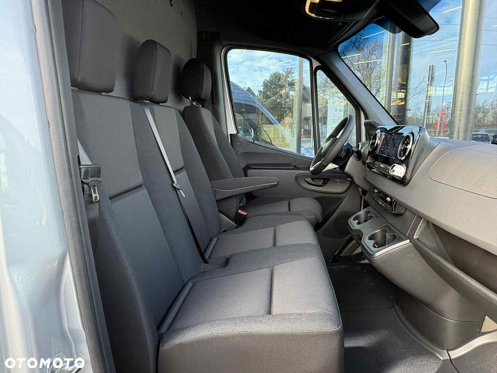 Mercedes-Benz Sprinter - 10