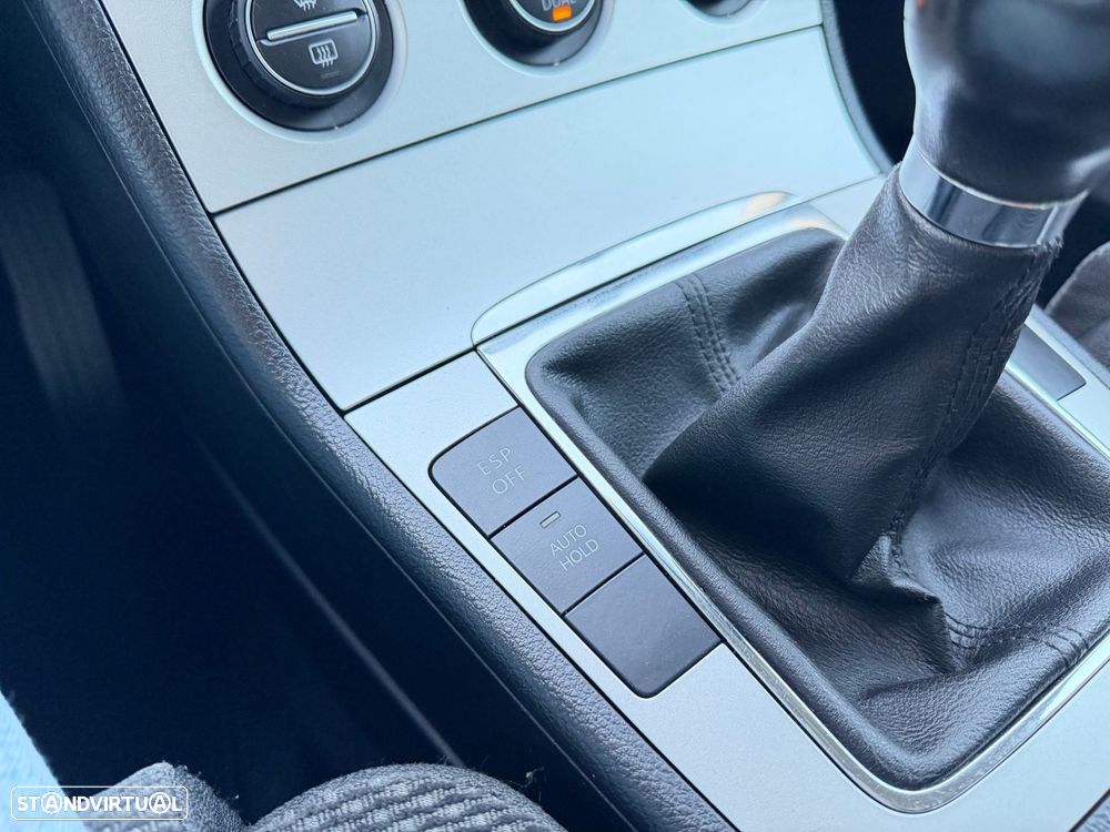 VW Passat Variant 2.0 TDI 4M Confortline - 13