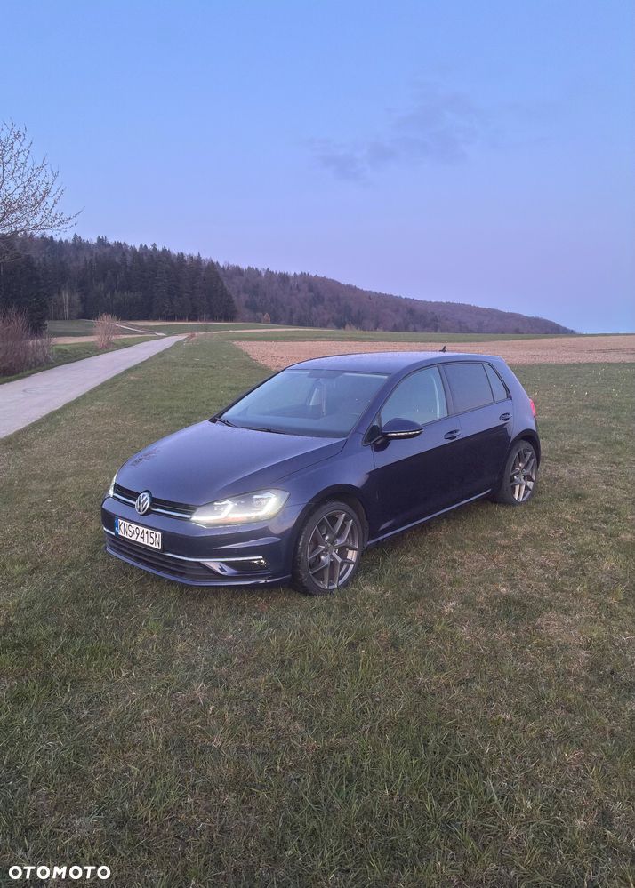Volkswagen Golf - 1