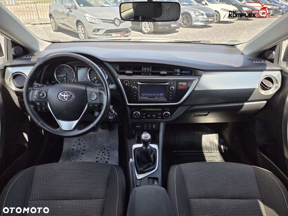 Toyota Auris - 13