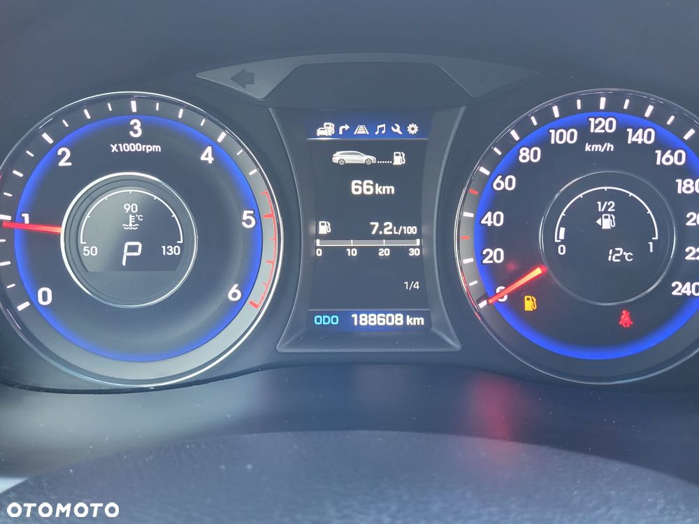 Hyundai i40 Kombi blue 1.7 CRDi DCT Premium - 19