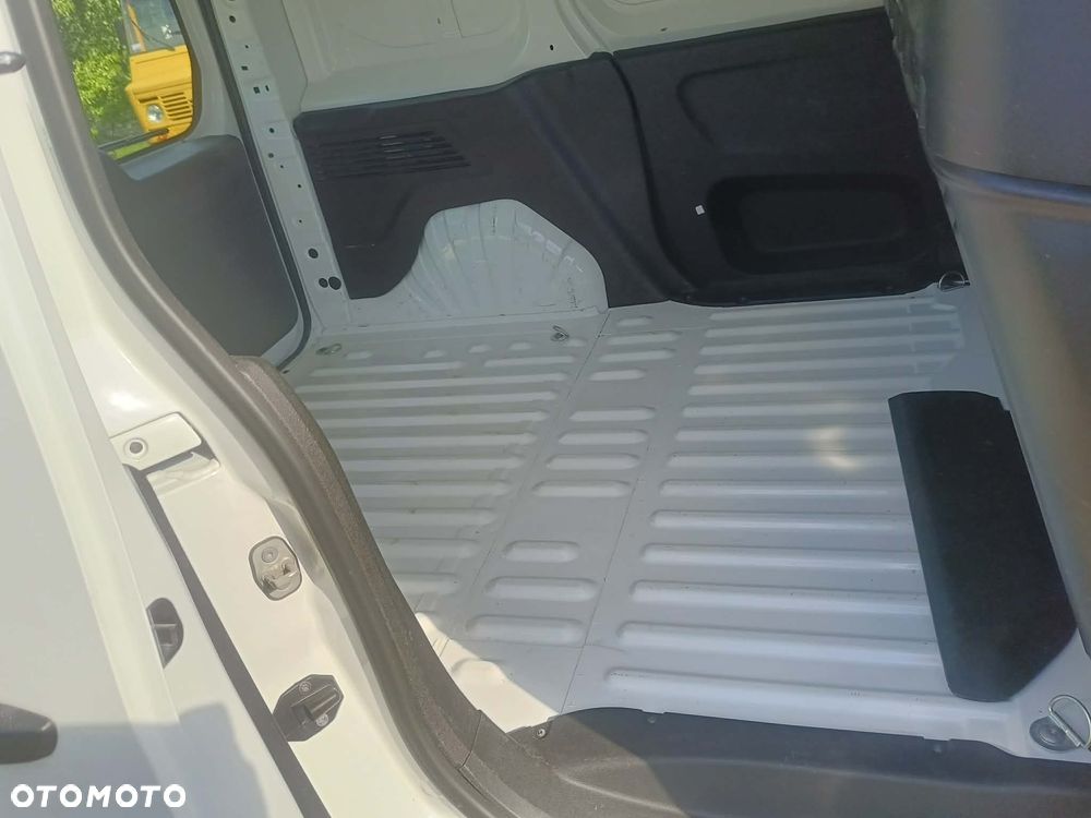 Opel COMBO - 26