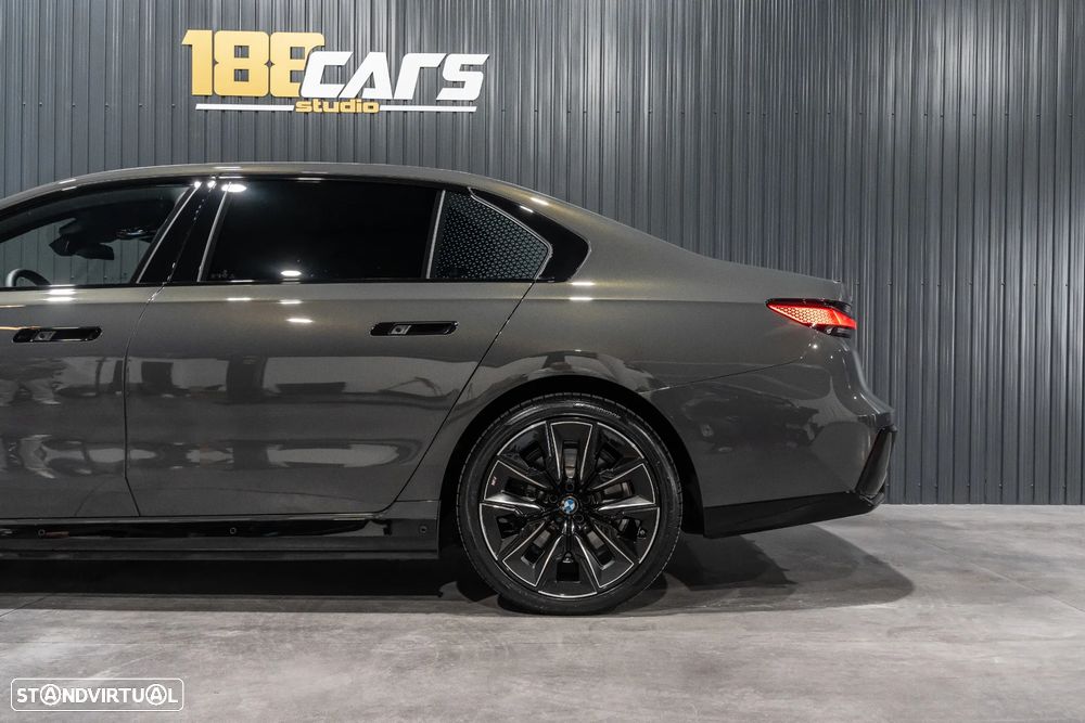 BMW 750 750e xDrive Pack Desportivo M - 36