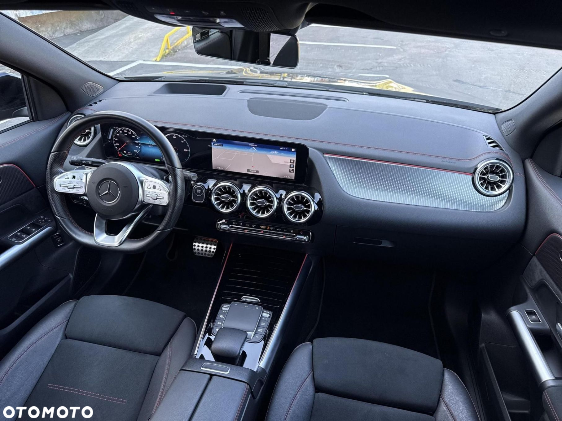 Mercedes-Benz EQA 300 66.5kWh 4-Matic AMG Line - 24
