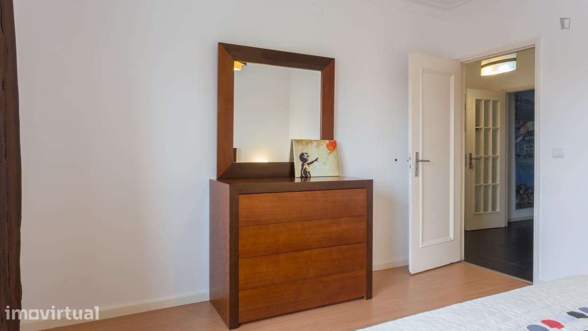 Quarto - localizado em Valbom Porto - Grande imagem: 5/41