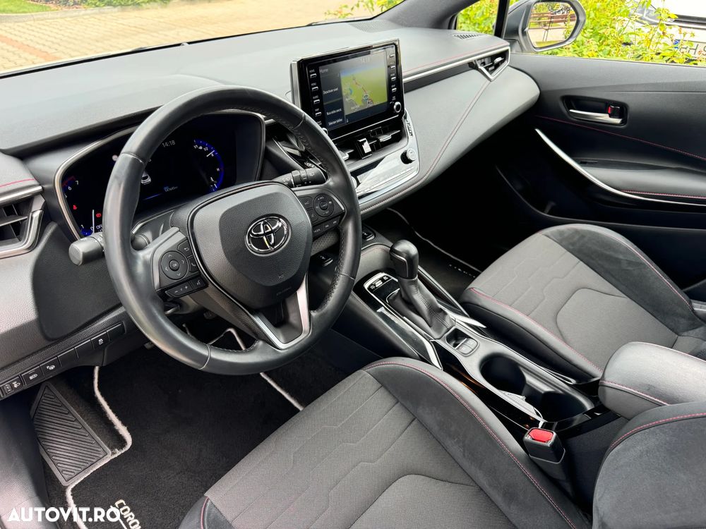 Toyota Corolla 1.8 Hybrid Team Deutschland - 11
