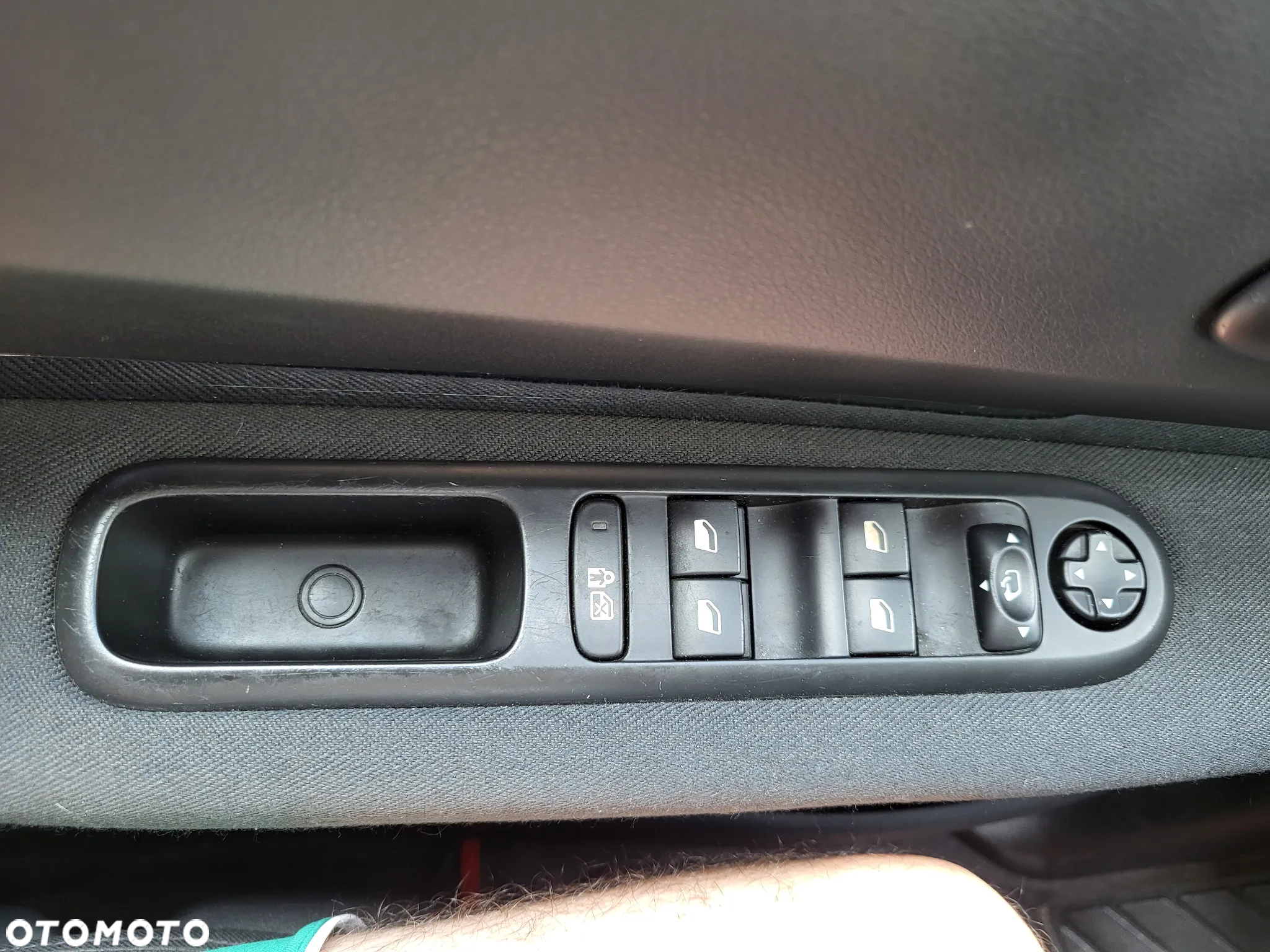 Peugeot 5008 1.6 THP Business Line 7os - 40