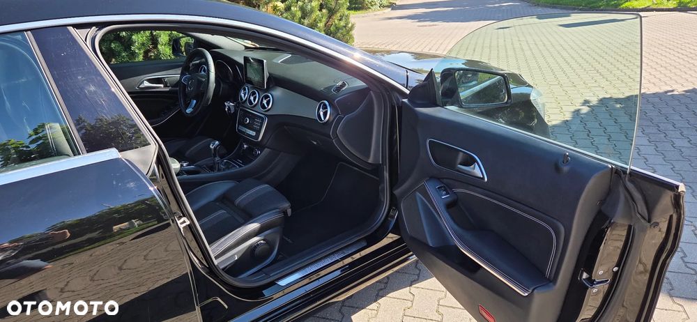 Mercedes-Benz CLA 200 Peak Edition - 27