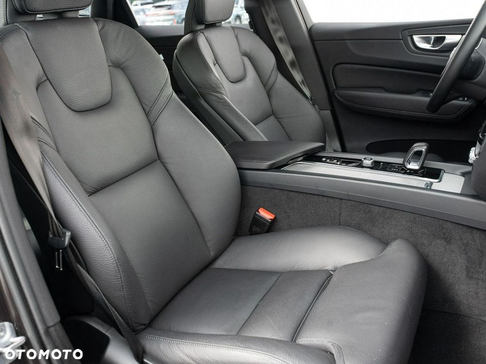 Volvo XC 60 B5 B AWD Plus Dark - 27