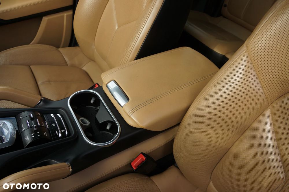 Porsche Cayenne - 22