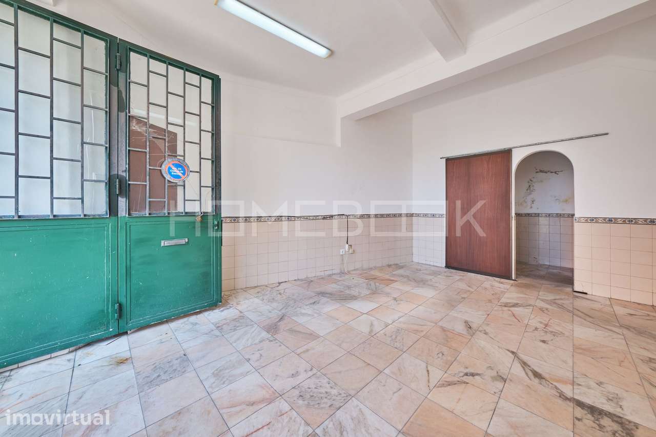 Loja para arrendamento na Rua Damasceno Monteiro na Graça em Lisboa - Grande imagem: 4/15