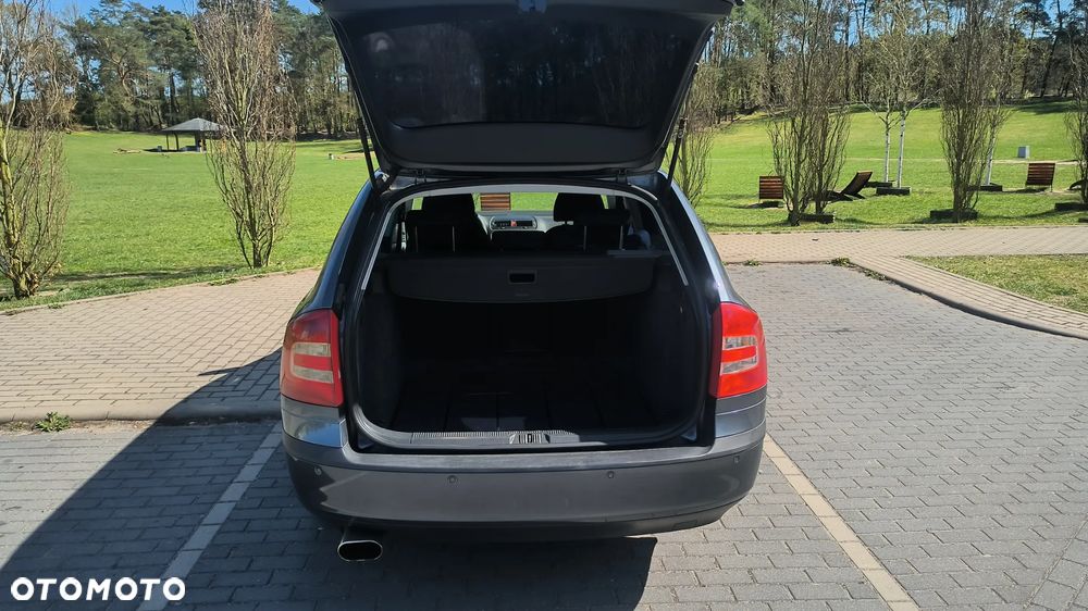 Skoda Octavia 1.6 Combi Style - 18