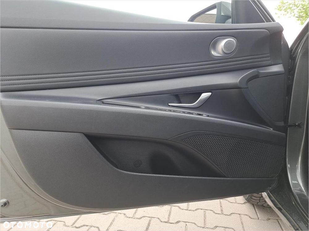 Hyundai Elantra - 10