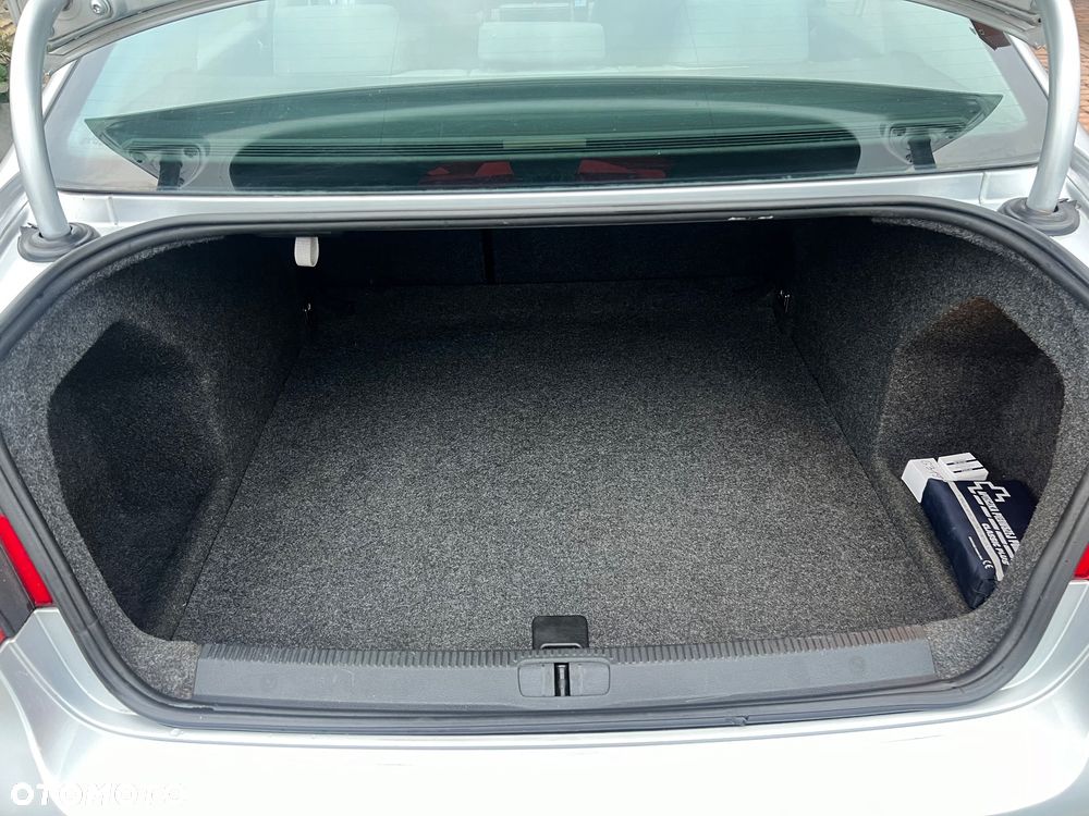 Volkswagen Passat 2.0 TDI DPF Comfortline - 9