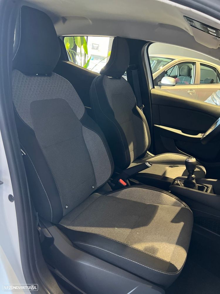 Renault Clio 1.0 TCe Evolution - 30