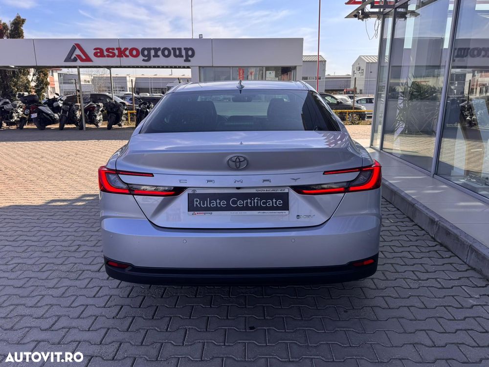 Toyota Camry 2.5 Exclusive - 6