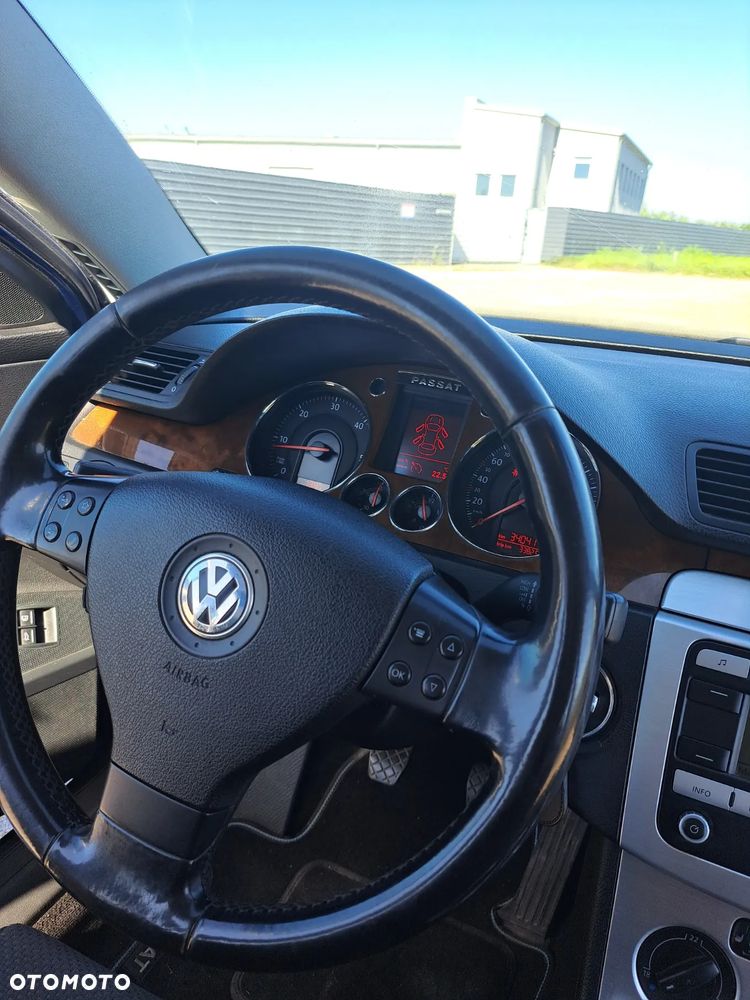 Volkswagen Passat Variant 2.0 TDI 4Motion BlueMotion Technol Highline - 8
