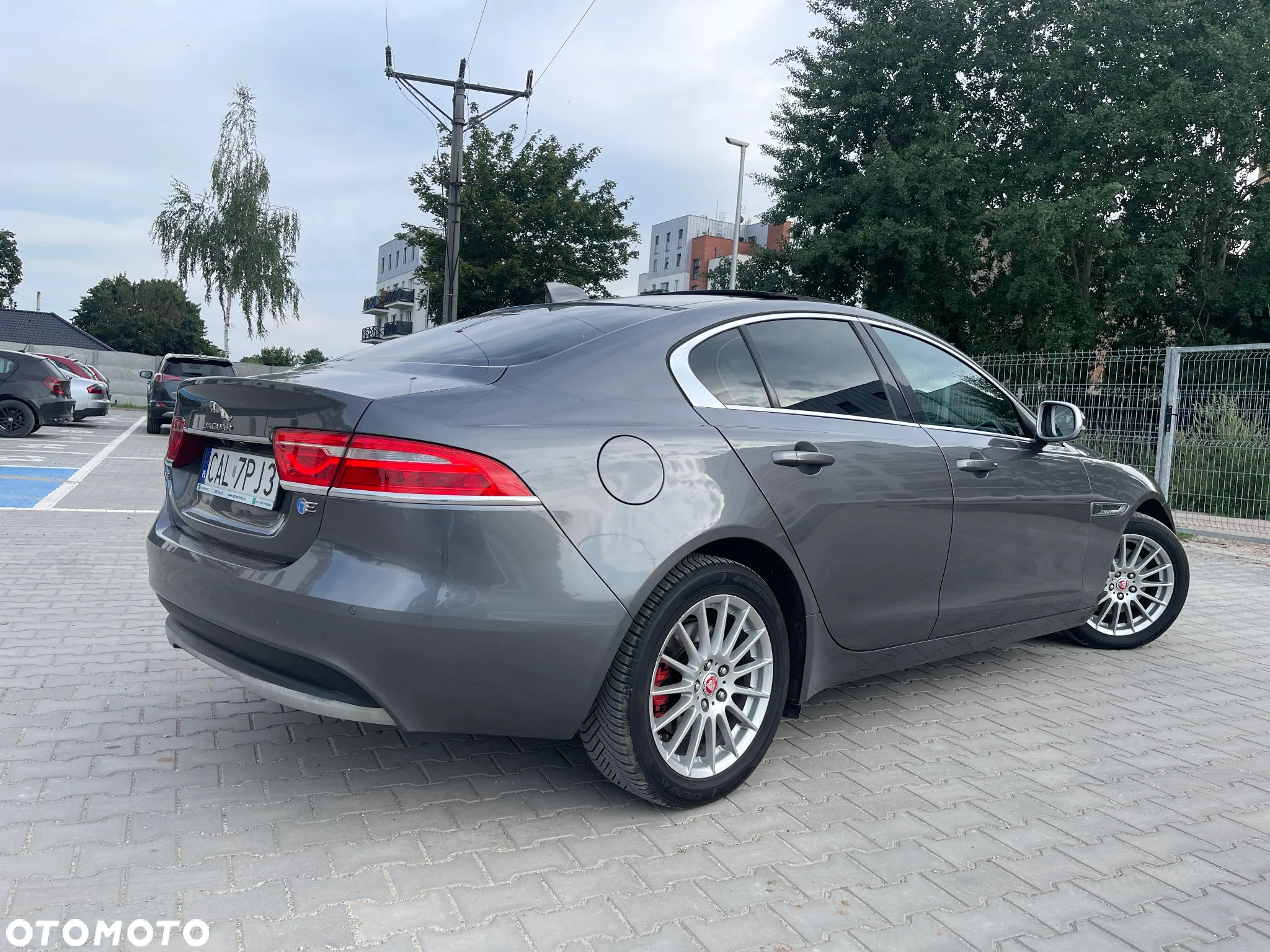 Jaguar XE 2.0 D Prestige - 6