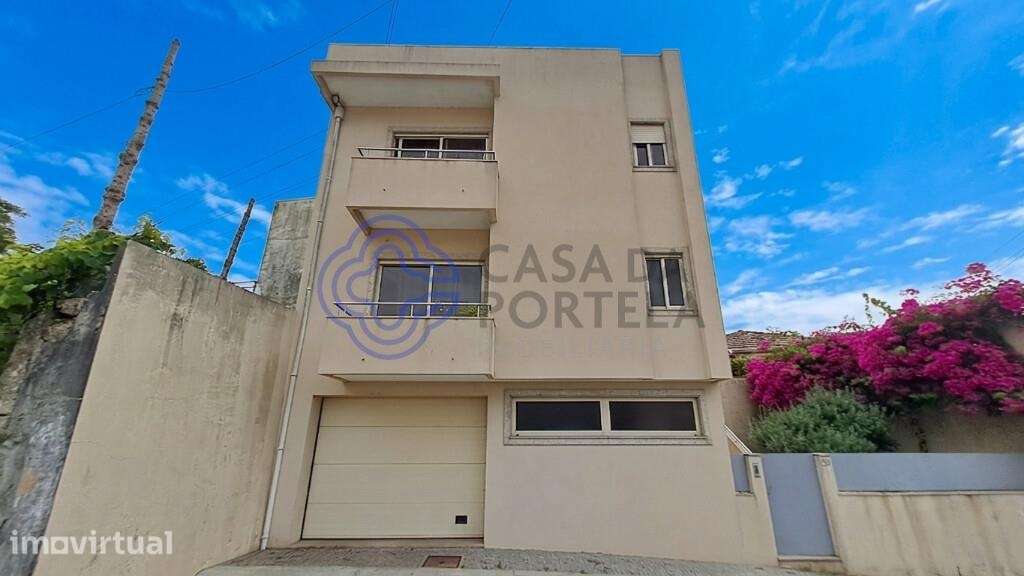 Moradia T4 geminada com Terraço, Jardim e Vistas Desafogadas | Águas S - Grande imagem: 2/47