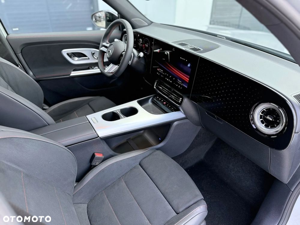 Mercedes-Benz GLB - 28