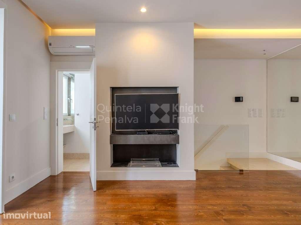 Apartamento T2 duplex para arrendar sem móveis em Lisboa - Grande imagem: 4/31