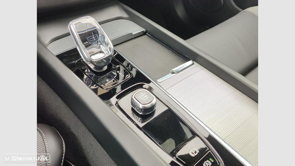 Volvo XC 60 2.0 T6 PHEV Black Edition AWD - 19