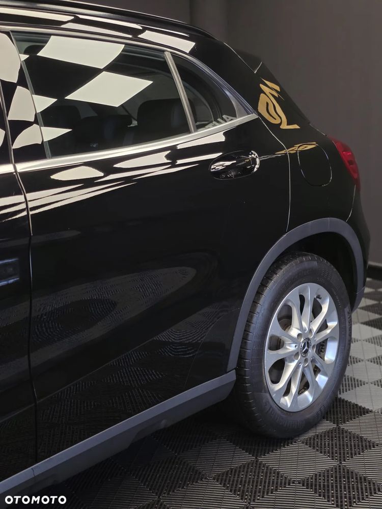 Mercedes-Benz GLA 180 7G-DCT - 9