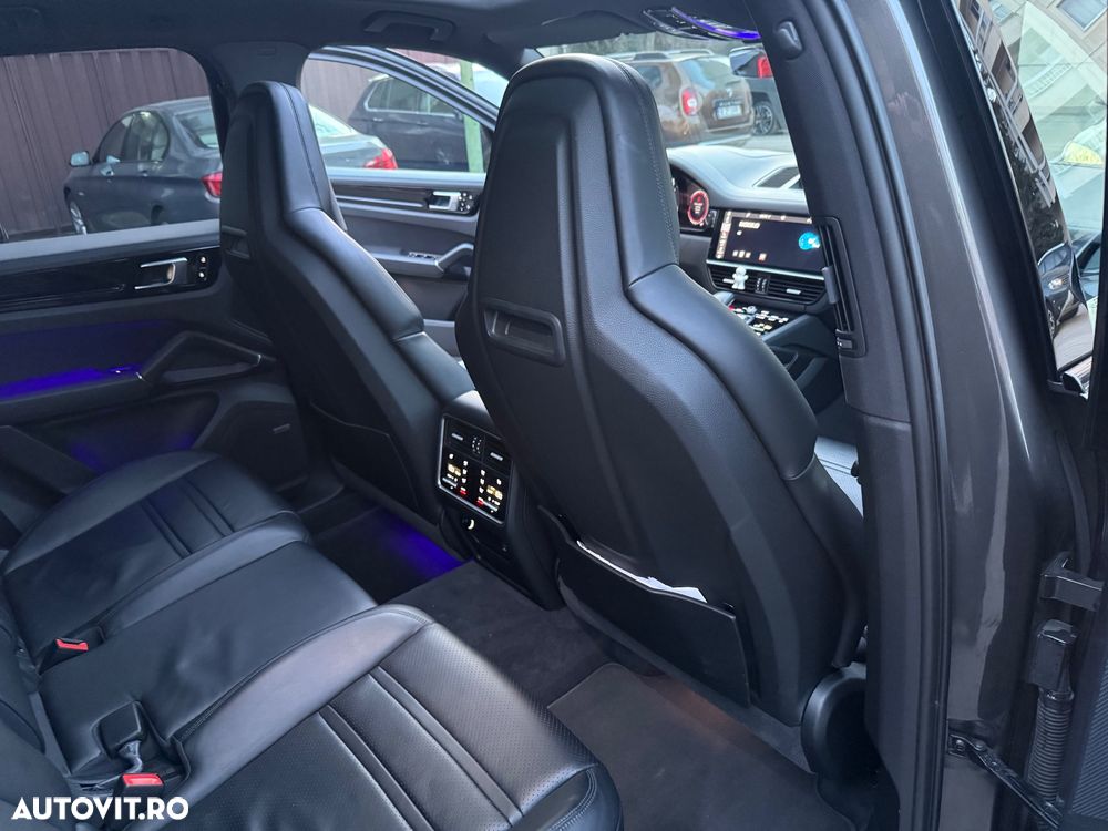 Porsche Cayenne - 12