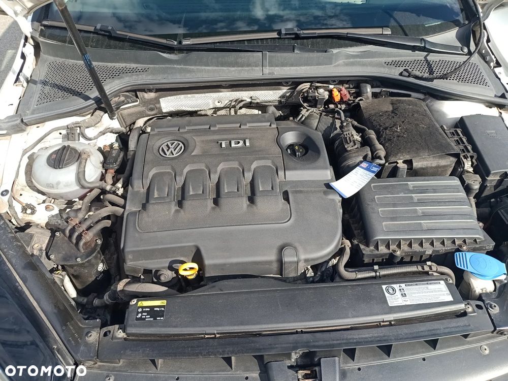 Volkswagen Golf 1.6 TDI DPF Comfortline - 15