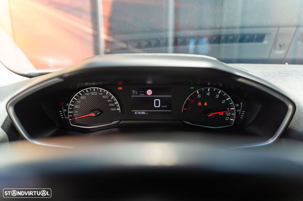 Peugeot 2008 1.2 PureTech Allure - 22