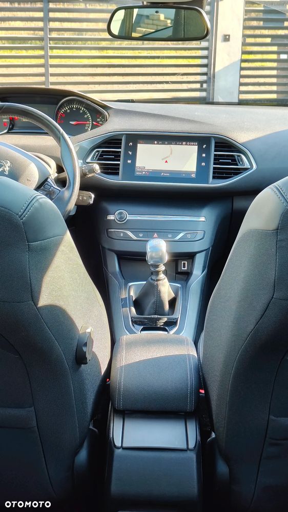 Peugeot 308 1.2 PureTech Allure S&S - 26