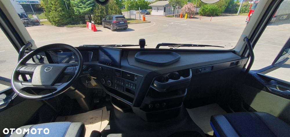 Volvo FH 460 GLOBETROTTER XL I-SAVE + ADR - 7