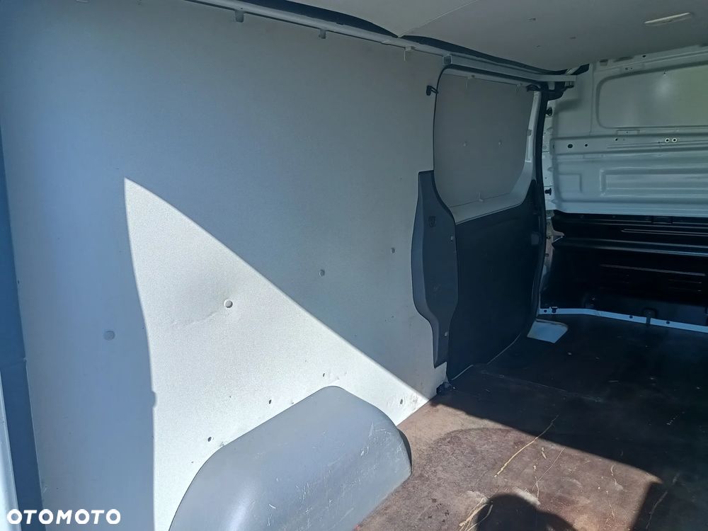 Renault Trafic L2H1 1.6 diesel 145kM 2018rok WEBASTO, CZUJNIKI PARKOWANIA, HAK, NIEWIELKI PRZEBIEG stan BDB, BEZWPADKOWY! - 25