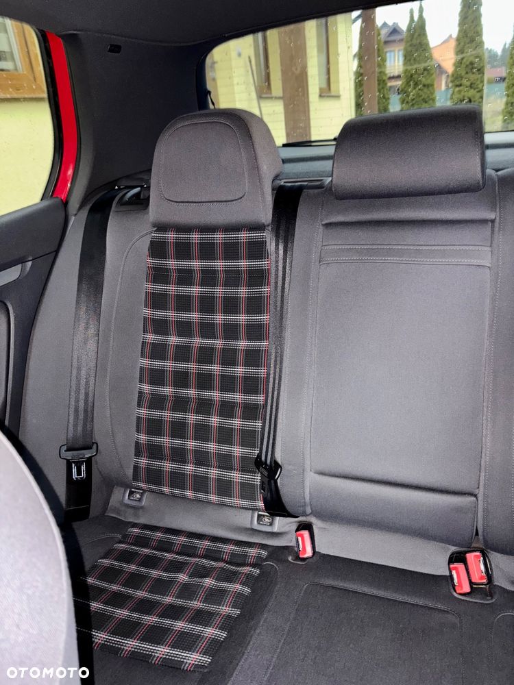 Volkswagen Golf 2.0 GTI - 12