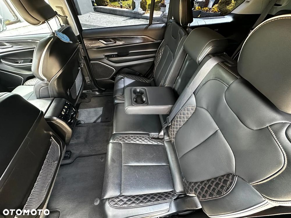 Jeep Grand Cherokee - 26