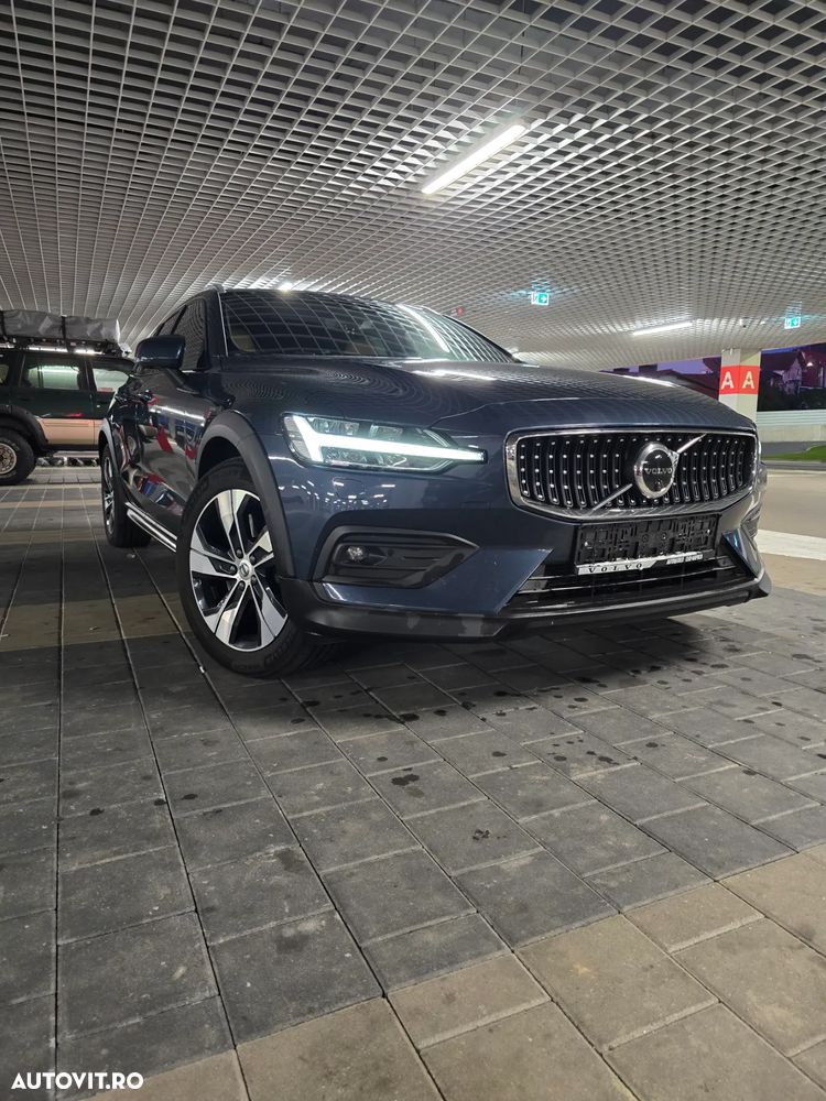 Volvo V60 V60CC B5 MHEV AT AWD Ultimate Bright - 2