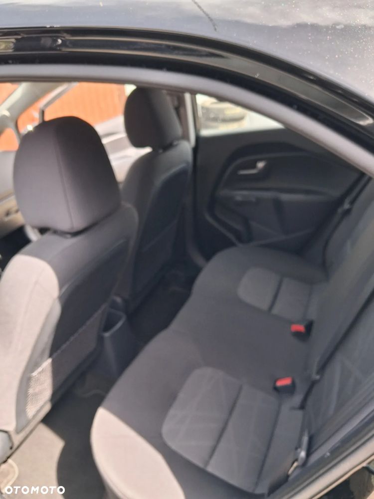 Kia Rio - 16
