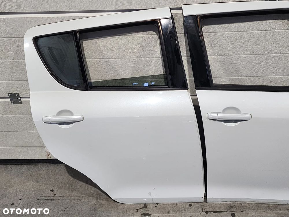 Suzuki Swift MK7 drzwi prawe kompletne - 3