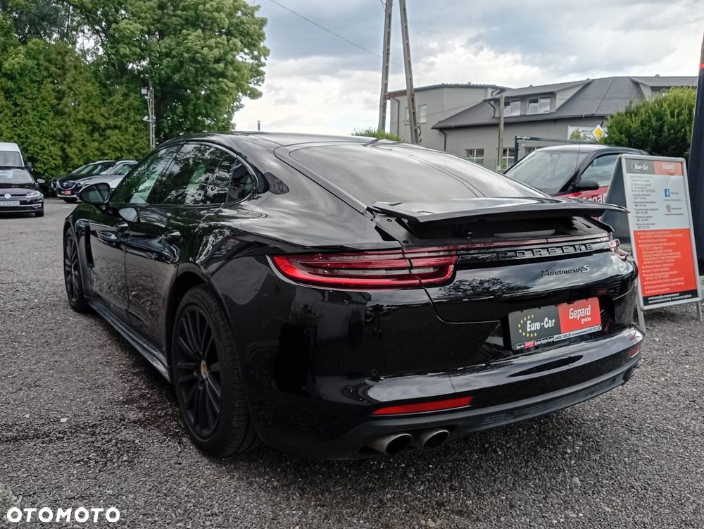 Porsche Panamera 4S - 4