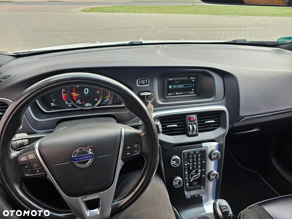 Volvo V40 D4 Drive-E R-Design Summum - 15