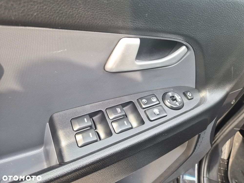 Kia Sportage 1.7 CRDI 2WD ISG Dream-Team Edition - 12