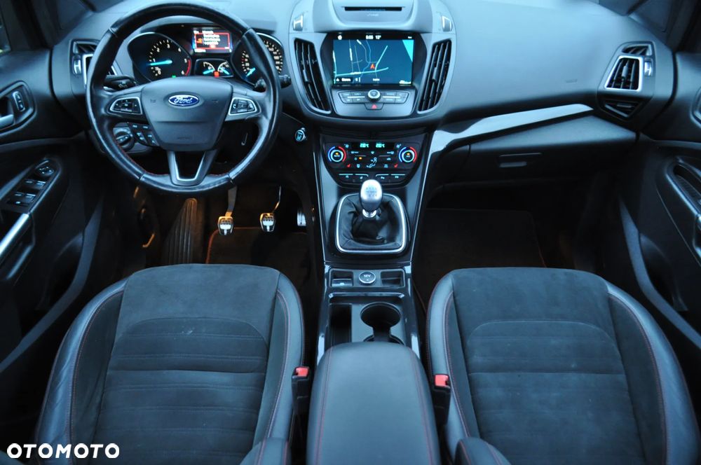 Ford Kuga 2.0 TDCi 2x4 ST-Line - 32