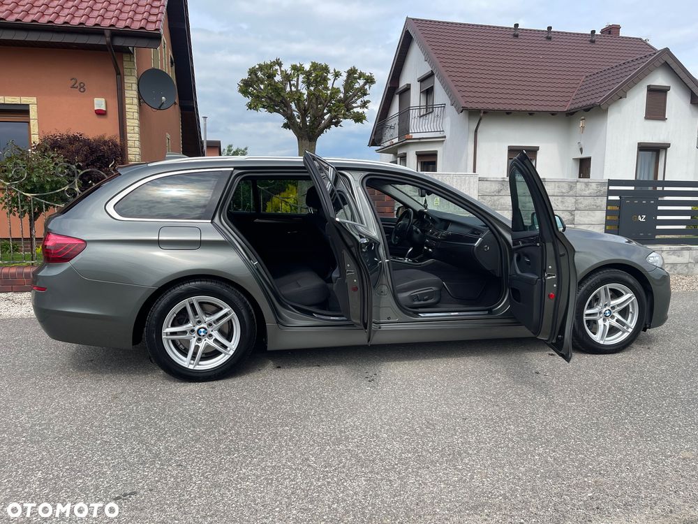 BMW Seria 5 525d Sport-Aut Modern Line - 16