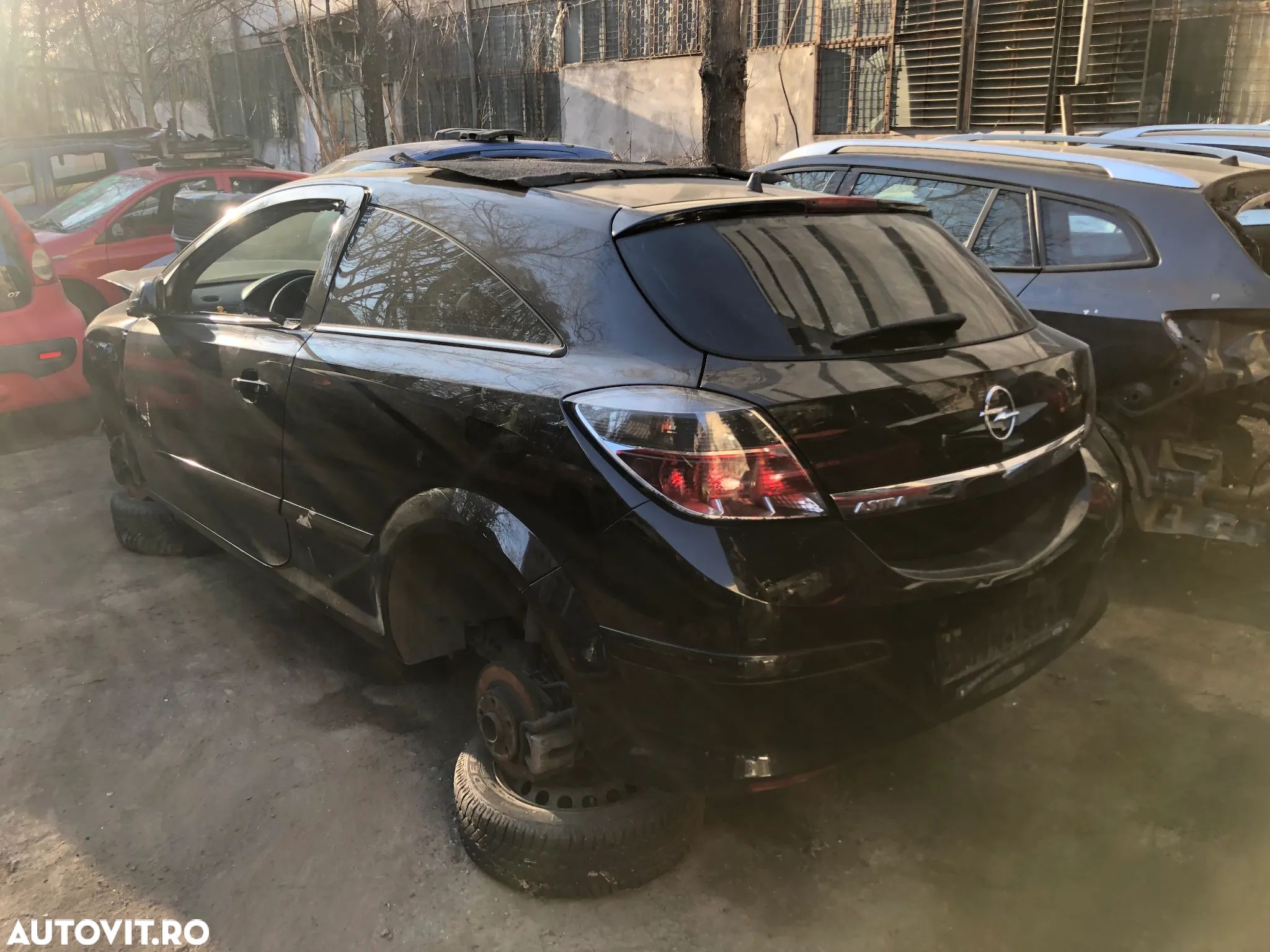 Dezmembrez Opel Astra H GTC 1.7 diesel 2008 negru - 1
