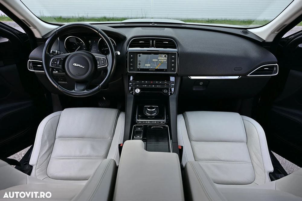 Jaguar F-Pace 20d AWD R-Sport - 6
