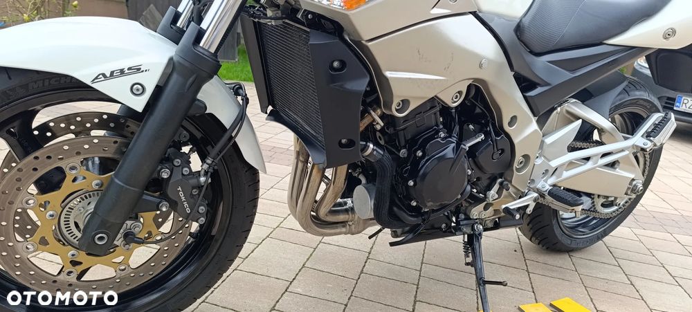 Suzuki GSR - 39
