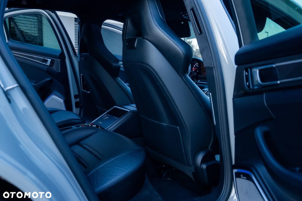 Porsche Panamera Turbo - 17