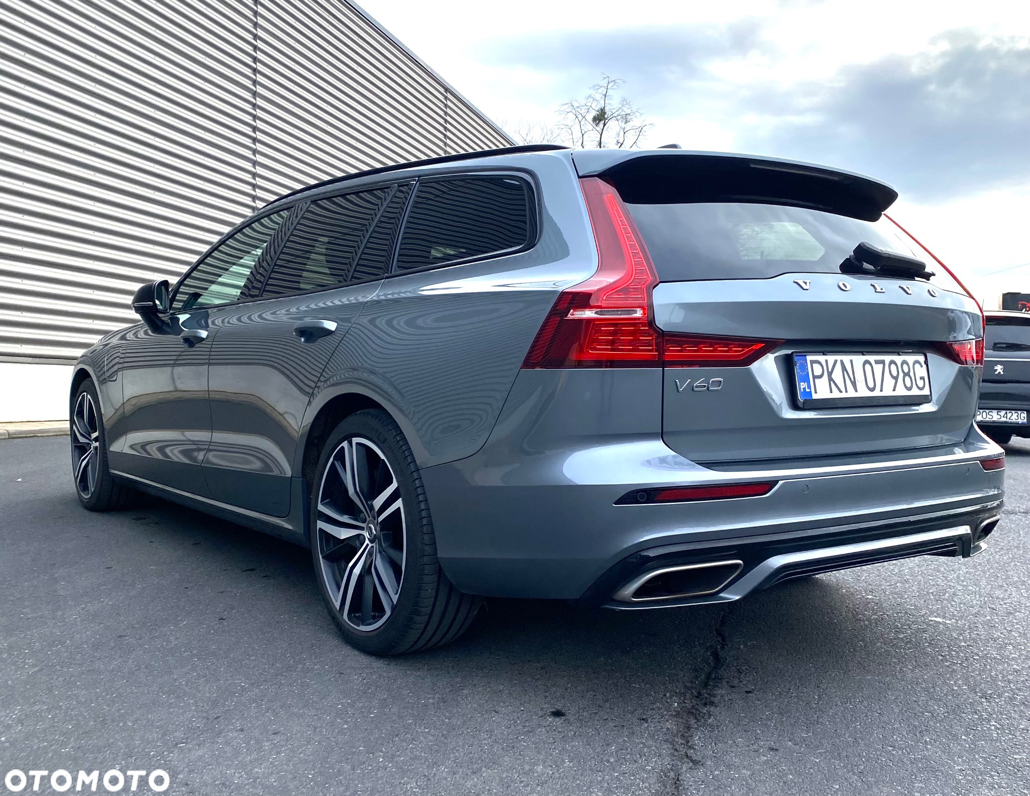 Volvo V60 T8 AWD Plug-In Hybrid R-Design - 14