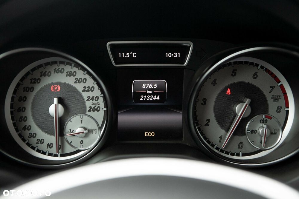 Mercedes-Benz GLA - 32